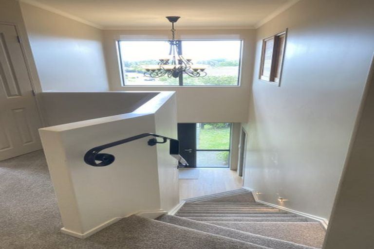 Photo of property in 2 Ellivani Rise, Pukekohe, 2120
