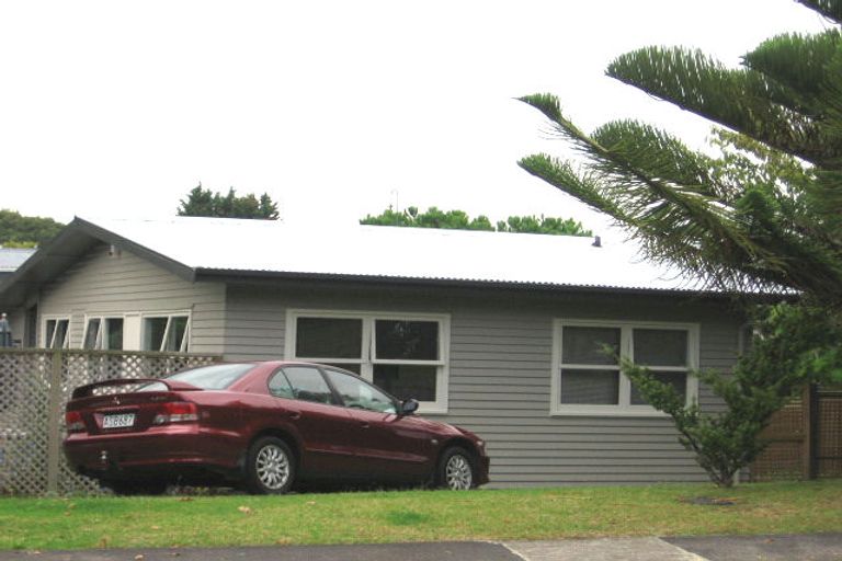 Photo of property in 12 Miltonia Avenue, Te Atatu South, Auckland, 0610