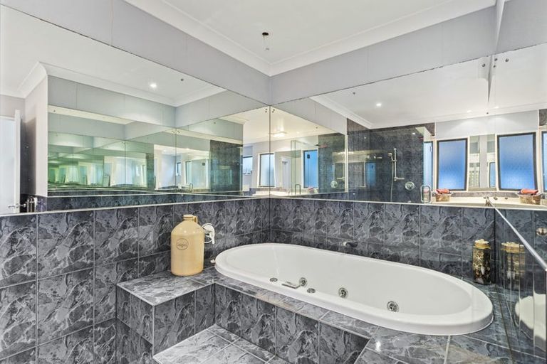 Photo of property in 14 The Parade, Bucklands Beach, Auckland, 2012