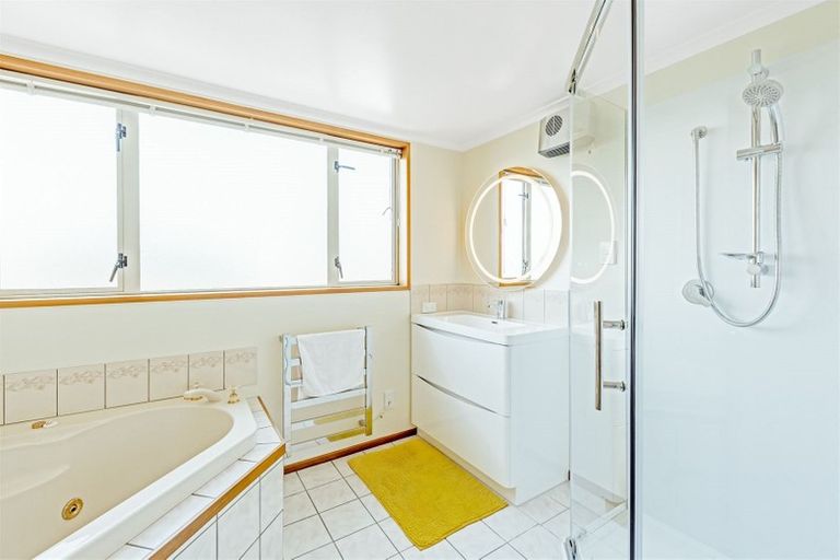 Photo of property in 26 Witbrock Crescent, Burnside, Christchurch, 8053