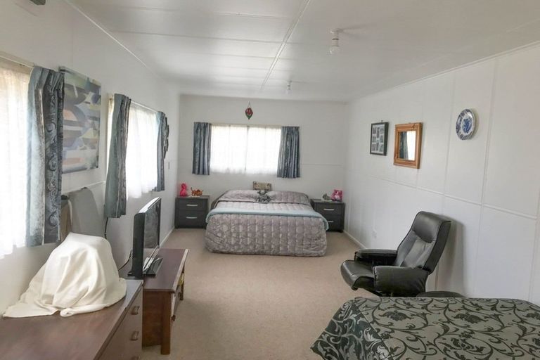Photo of property in 19 West Crescent, Te Puru, Thames, 3575