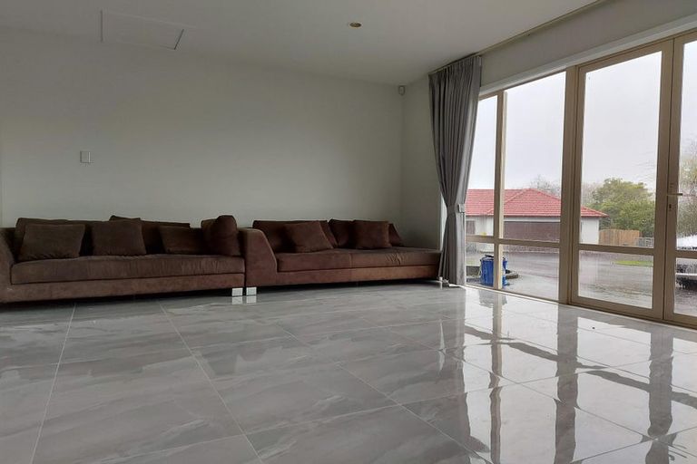 Photo of property in 17 Burgundy Park Avenue, Henderson, Auckland, 0612