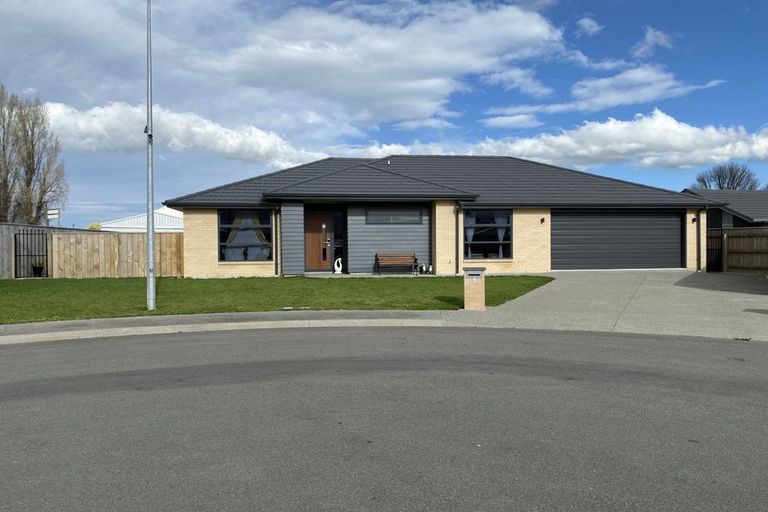 Photo of property in 6 Angus Place, Carterton, 5713