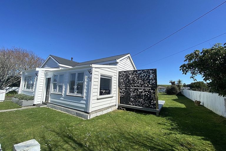 Photo of property in 3 Preston Street, Eltham, 4322