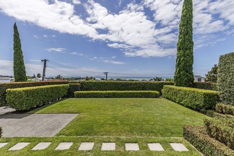 Photo of property in 8 Eastcliffe Road, Castor Bay, Auckland, 0620