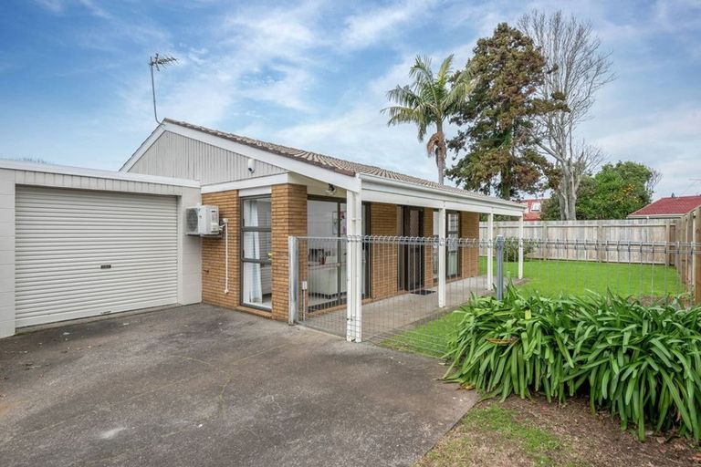 Photo of property in 2/63 Butley Drive, Farm Cove, Auckland, 2012