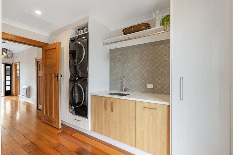 Photo of property in 2 Alma Place, Milson, Palmerston North, 4414