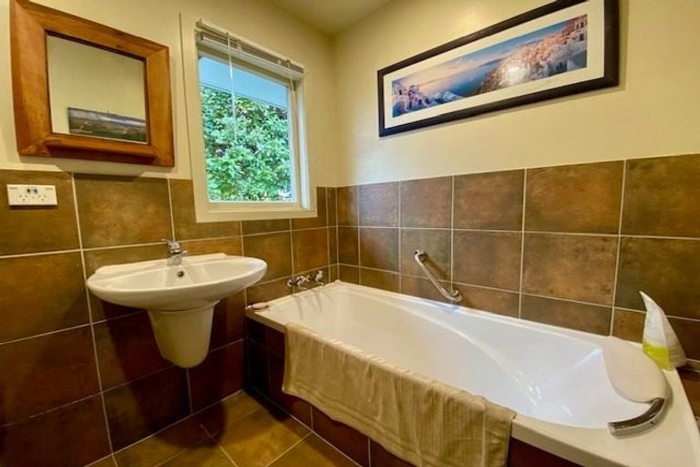 Photo of property in 118 Maidstone Road, Ilam, Christchurch, 8041