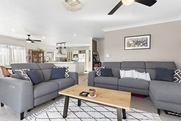 Photo of property in 24 Charles Street, Carterton, 5713