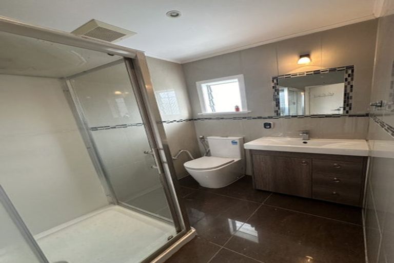 Photo of property in 19 Camelot Place, Glenfield, Auckland, 0629