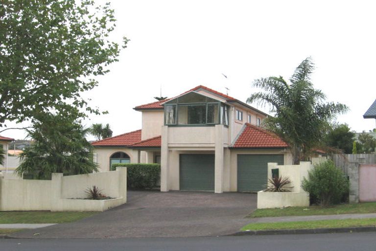 Photo of property in 70 Marina View Drive, West Harbour, Auckland, 0618