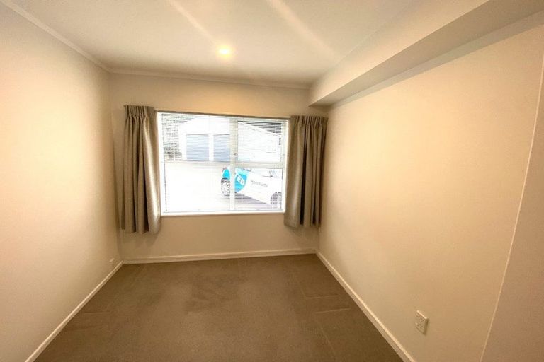 Photo of property in 3/48 Paremata Crescent, Paremata, Porirua, 5024