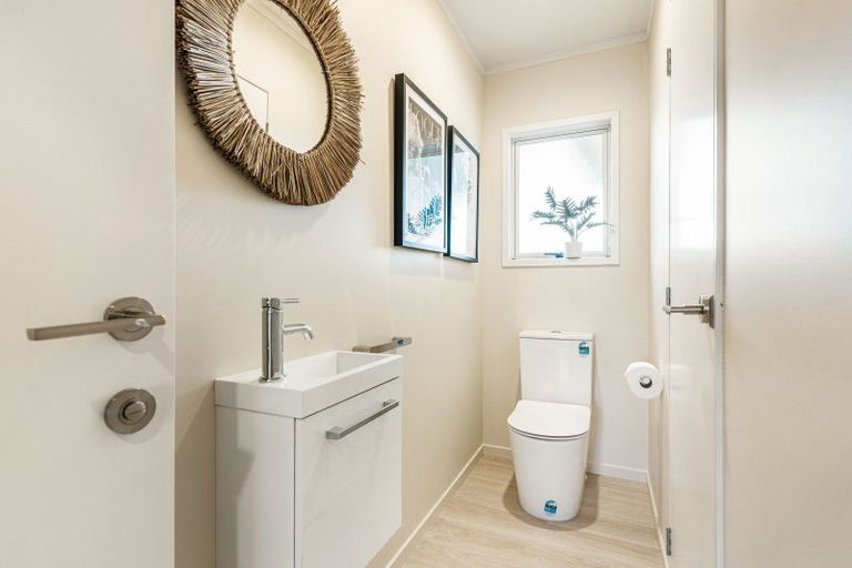 Photo of property in 102 Saint Patricks Row, Whangamata, 3620