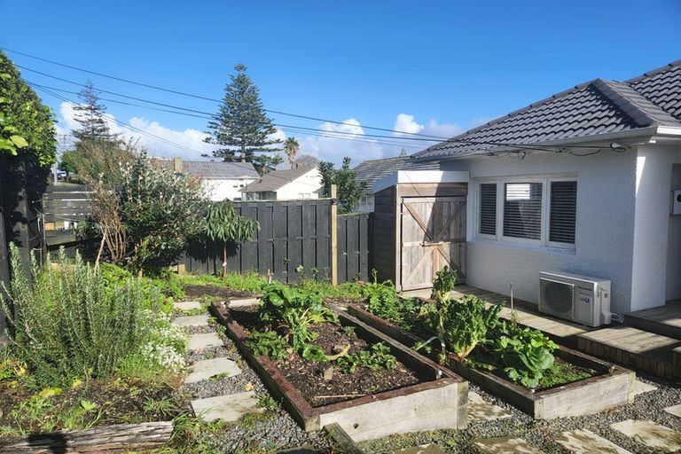 Photo of property in 1/20 Humphrey Kemp Avenue, Henderson, Auckland, 0612