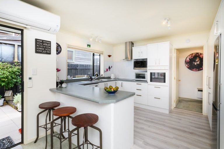 Photo of property in 18 Winston Avenue, Hokowhitu, Palmerston North, 4410