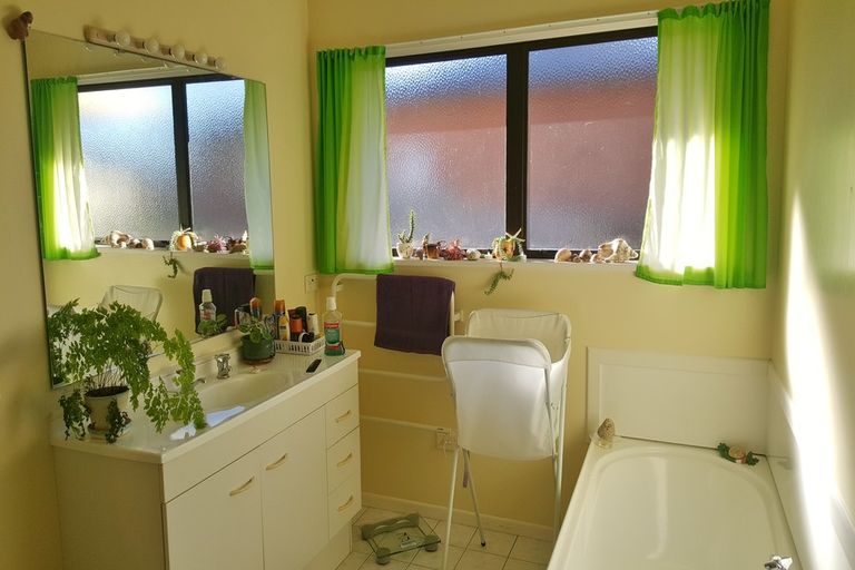 Photo of property in 2 Rata Avenue, Huntly, 3700