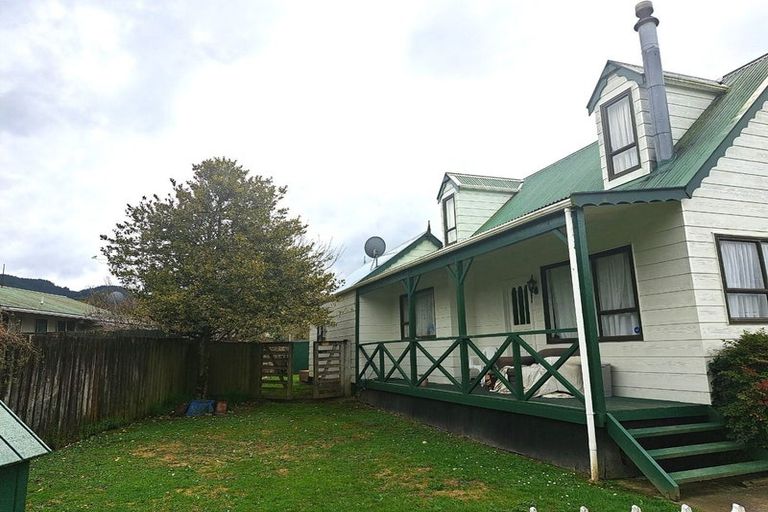 Photo of property in 43 Gemstone Drive, Birchville, Upper Hutt, 5018