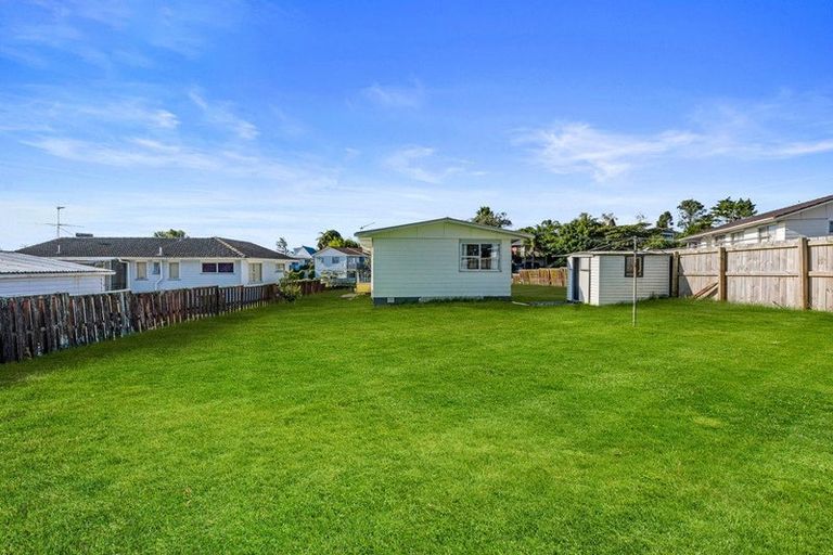 Photo of property in 115 Farquhar Road, Glendene, Auckland, 0602