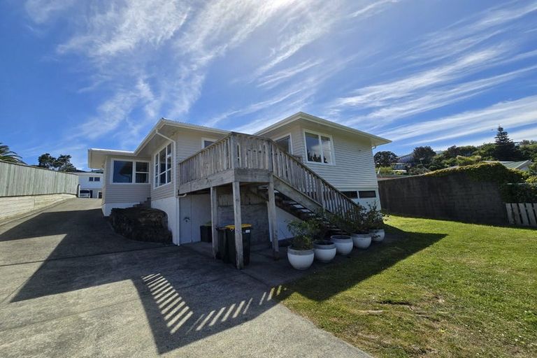 Photo of property in 16 Cypress Drive, Maungaraki, Lower Hutt, 5010