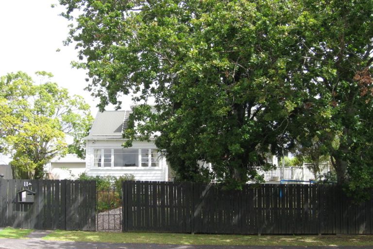Photo of property in 11a Beach Haven Road, Beach Haven, Auckland, 0626