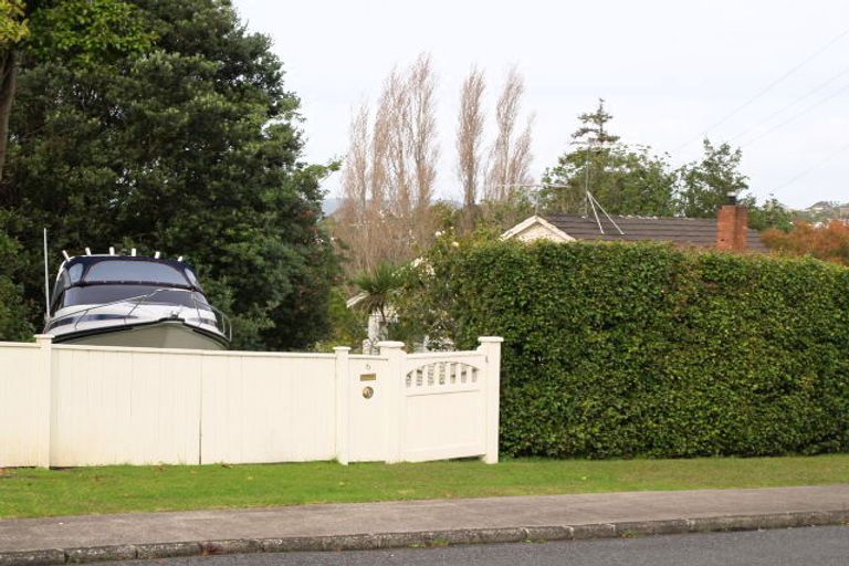 Photo of property in 6 Alexander Street, Cockle Bay, Auckland, 2014
