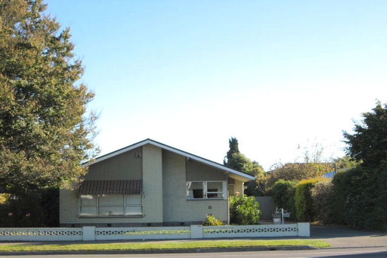 Photo of property in 385 Main North Road, Redwood, Christchurch, 8051