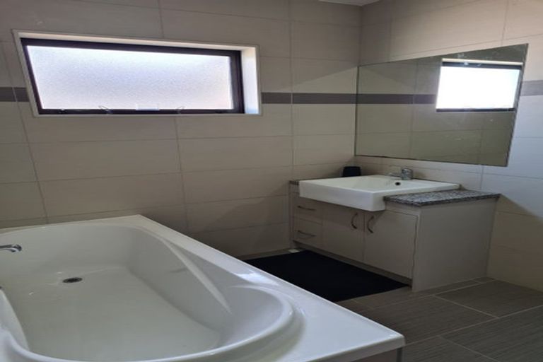 Photo of property in 72 Westgate Drive, Massey, Auckland, 0614