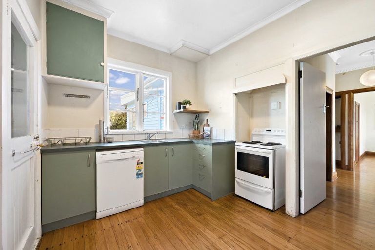 Photo of property in 138 The Ridgeway, Mornington, Wellington, 6021