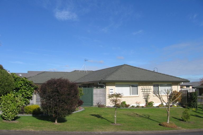 Photo of property in 1 Conacher Close, East Tamaki Heights, Auckland, 2016