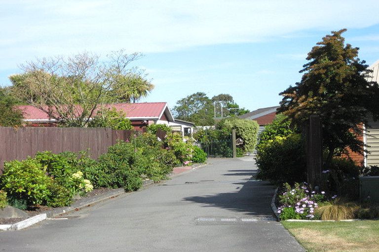 Photo of property in 25 Farnley Place, Parklands, Christchurch, 8083