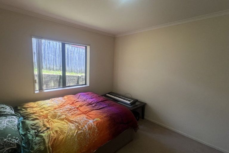 Photo of property in 2 Burton's Drive, Swanson, Auckland, 0614
