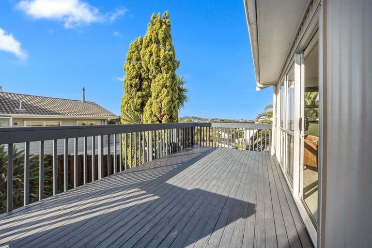 Photo of property in 10 Celeste Place, Totara Vale, Auckland, 0627