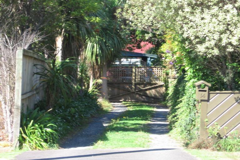 Photo of property in 14a Cleve Road, Green Bay, Auckland, 0604