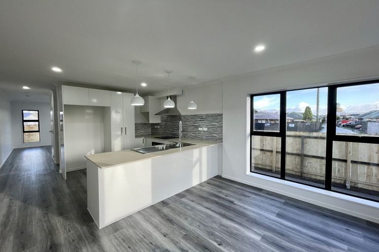 Photo of property in 65c Manuroa Road, Takanini, 2112