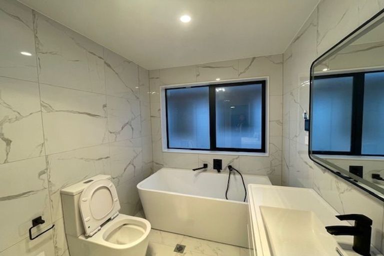 Photo of property in 25 Armstrong Place, New Lynn, Auckland, 0600