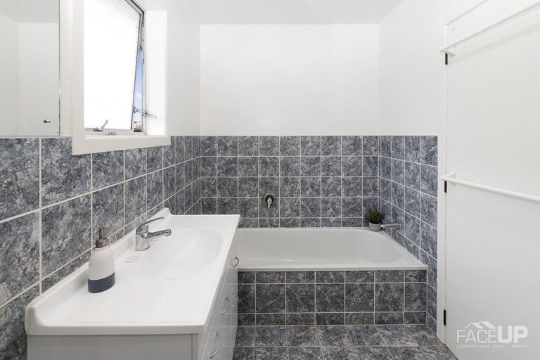 Photo of property in 30 Manuka Road, Glenfield, Auckland, 0629