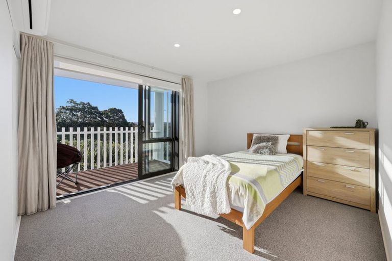 Photo of property in 27 Carder Court, Hobsonville, Auckland, 0618