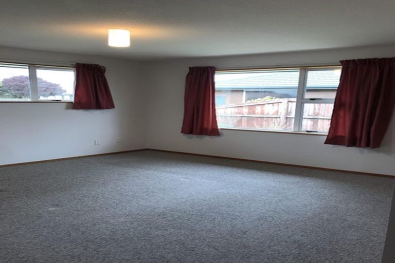 Photo of property in 5 Aberfoyle Place, Parklands, Christchurch, 8083