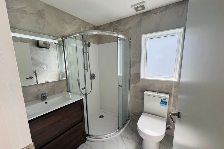 Photo of property in 28a Halberg Street, Glenfield, Auckland, 0629