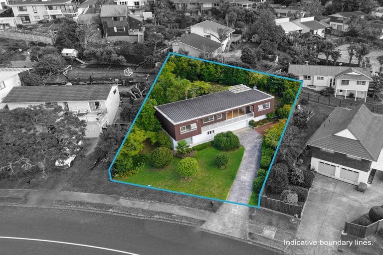 Photo of property in 94 Stapleford Crescent, Browns Bay, Auckland, 0630