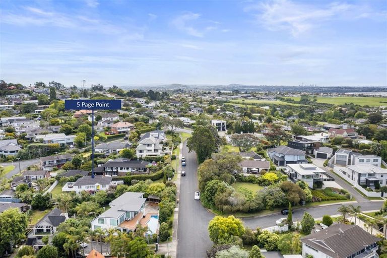 Photo of property in 5 Page Point, Mellons Bay, Auckland, 2014