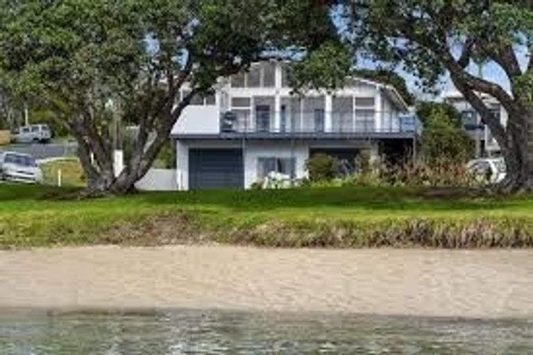 Photo of property in 11 Dalton Road, Snells Beach, 0920