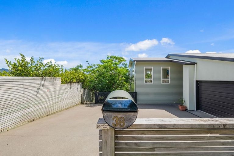 Photo of property in 38 Aspiring Terrace, Aotea, Porirua, 5024