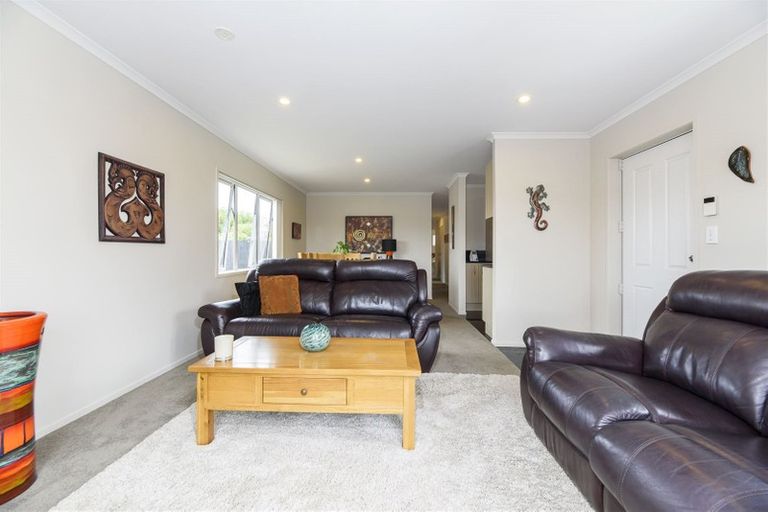 Photo of property in 17 Anna Lane, Glen Eden, Auckland, 0602