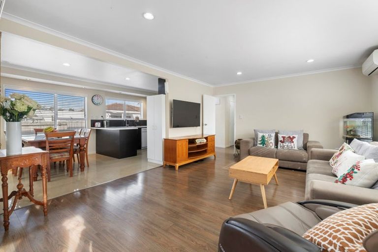 Photo of property in 2/25 Lyren Place, Half Moon Bay, Auckland, 2012