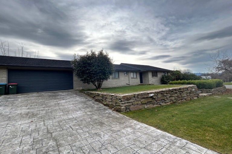 Photo of property in 2 Heuchan Lane, Wanaka, 9305