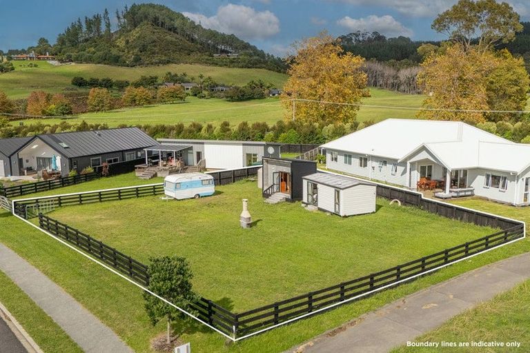 Photo of property in 1 Tinirau Place, Cooks Beach, 3591