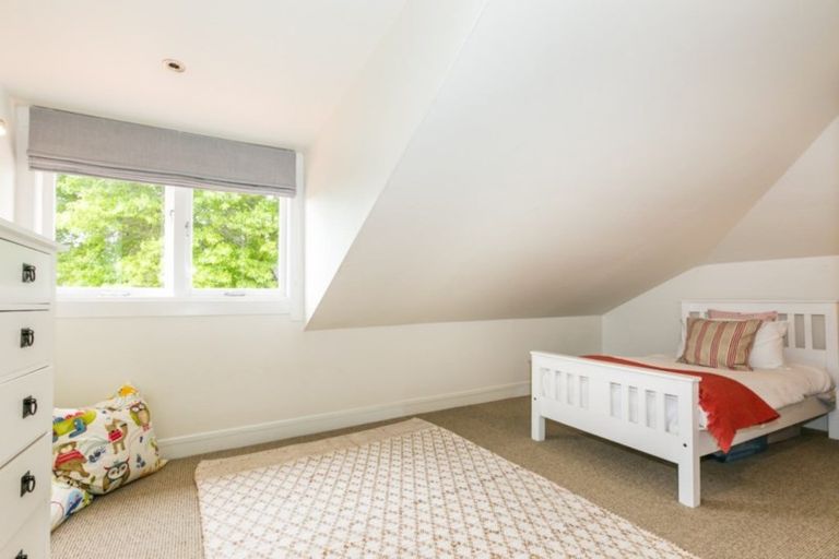 Photo of property in 2 Gillean Street, Havelock North, 4130