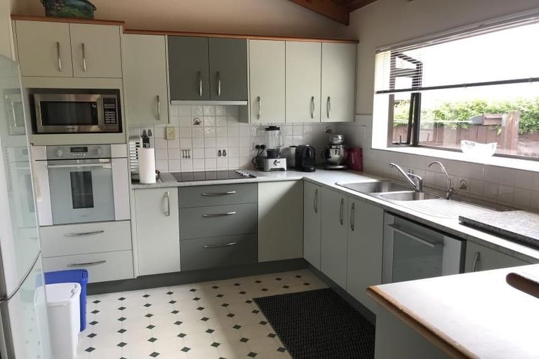 Photo of property in 12 Crampton Court, Orewa, 0931