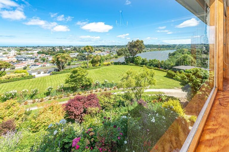 Photo of property in 4 Shakespeare Road, Bastia Hill, Whanganui, 4500
